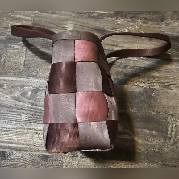 HARVEYS Limited Edition Seatbelt Bag - Picture 6 of 15